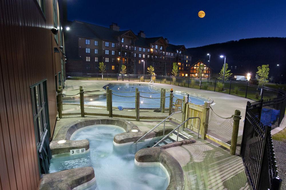 Hope Lake Lodge & Indoor Waterpark Cortland Exterior photo